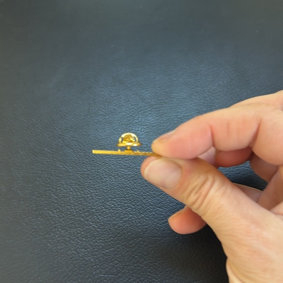 Barbour Logo Pin - Picture 2 of 2